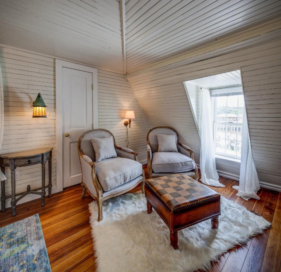 Fairytale Loft Suite 1 Bed, 1 Bath Luxury Apartment In Downtown Belmont Charlottesville Extérieur photo